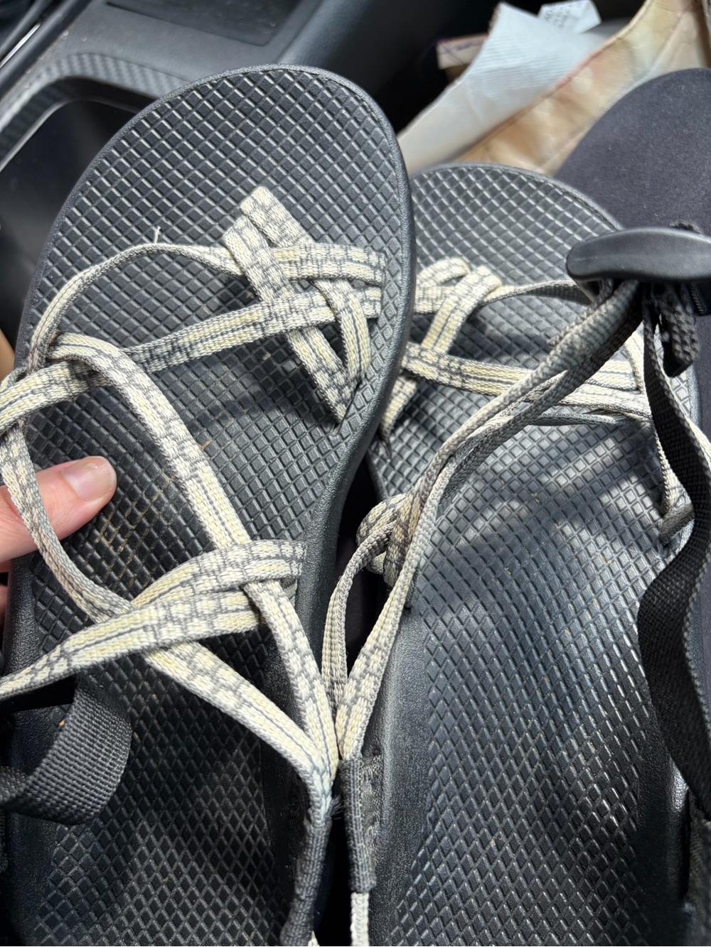 Women’s Chaco’s Sandals in Black and Beige, size 8 - Picture 5 of 7